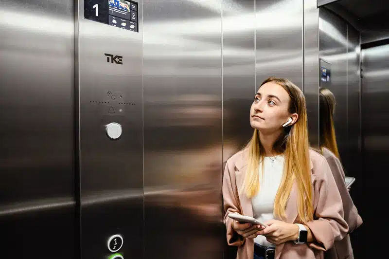 TK-Elevator-EOX-elevator-AGILE-Mobile-multimedia-display